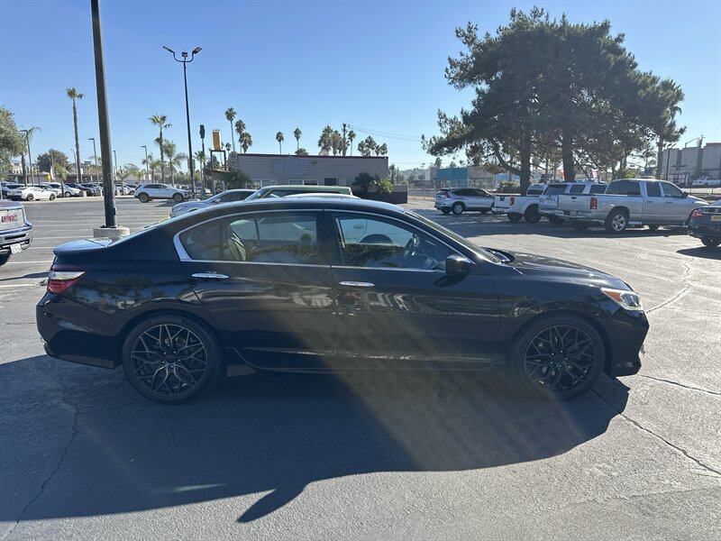 2017 Honda Accord Sport photo 3