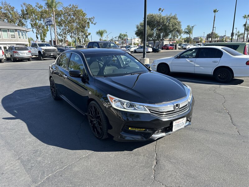 2017 Honda Accord Sport photo 2