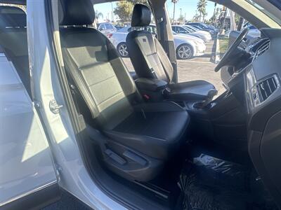 2018 Volkswagen Tiguan 2.0T SE   - Photo 9 -