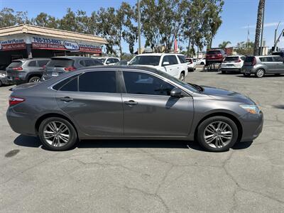 2017 Toyota Camry SE   - Photo 4 - 