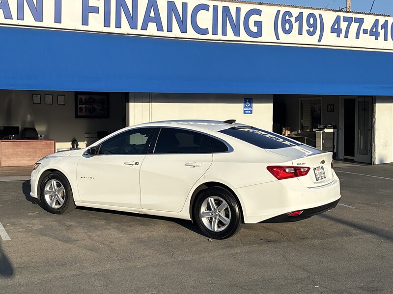 2020 Chevrolet Malibu LS photo 3