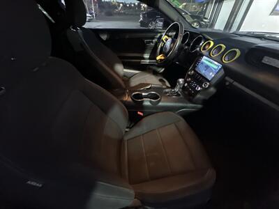 2015 Ford Mustang V6   - Photo 11 - 