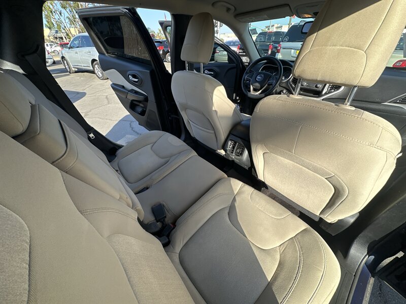 2016 Jeep Cherokee Sport - Photo 11 -