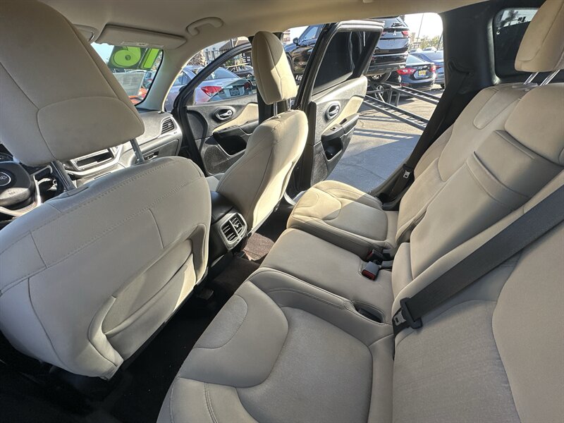 2016 Jeep Cherokee Sport - Photo 13 -