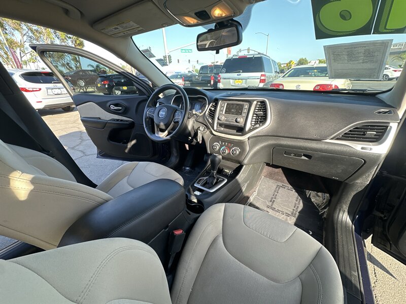 2016 Jeep Cherokee Sport - Photo 9 -