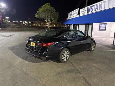 2019 Nissan Altima 2.5 S   - Photo 5 - 