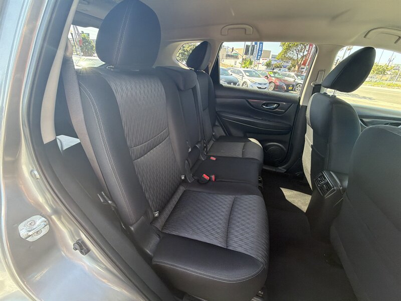 2017 Nissan Rogue SV - Photo 13 - National City, CA 91950