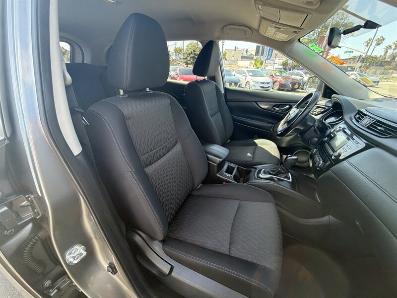 2017 Nissan Rogue SV - Photo 12 - National City, CA 91950