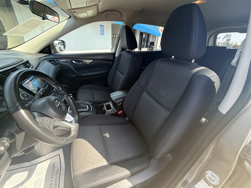 2017 Nissan Rogue SV - Photo 10 - National City, CA 91950