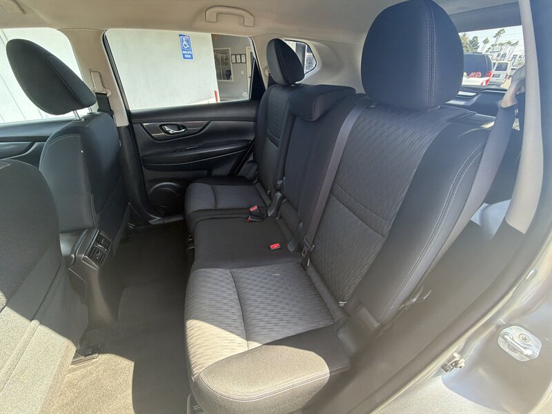 2017 Nissan Rogue SV - Photo 11 - National City, CA 91950