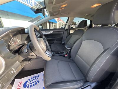 2022 Kia Forte LXS - Photo 10 -