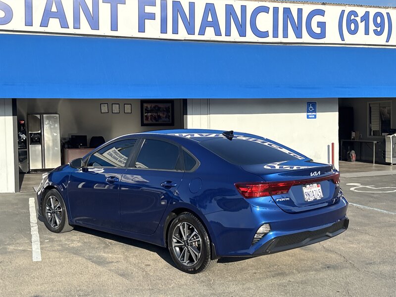 2022 Kia Forte FE LXS photo 2