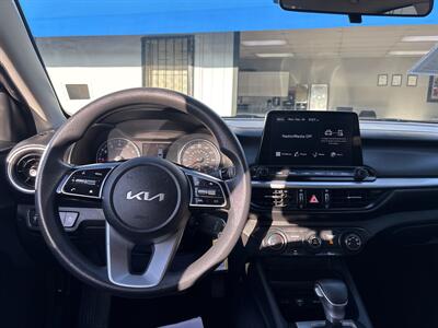 2022 Kia Forte LXS - Photo 9 -