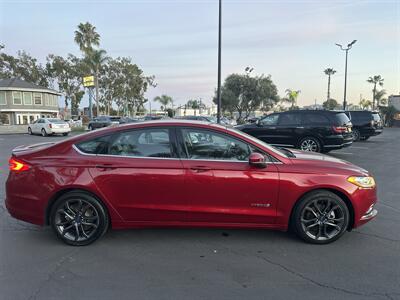 2018 Ford Fusion Hybrid SE   - Photo 4 - 