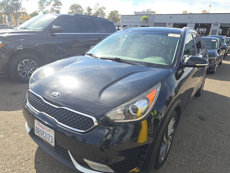 2018 Kia Niro Touring   - Photo 1 - National City, CA 91950