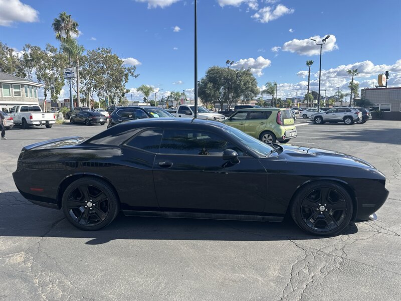 2012 Dodge Challenger R/T photo 4