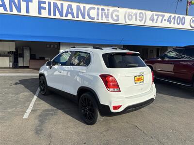 2022 Chevrolet Trax LT   - Photo 2 - National City, CA 91950
