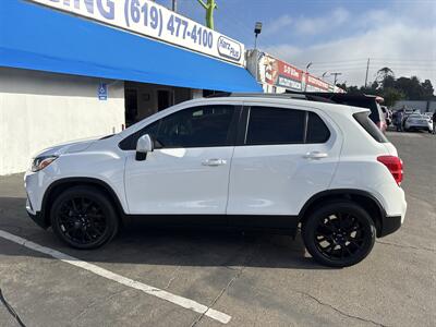 2022 Chevrolet Trax LT   - Photo 2 - National City, CA 91950