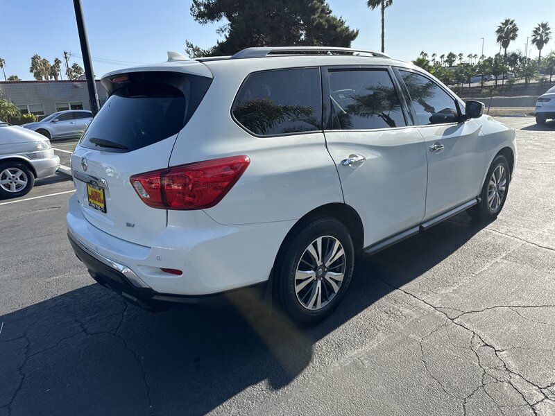 2019 Nissan Pathfinder SV photo 4
