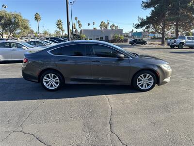 2017 Chrysler 200 Limited   - Photo 5 - 