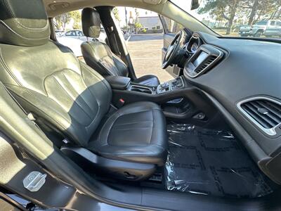 2017 Chrysler 200 Limited   - Photo 10 - 