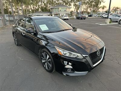 2019 Nissan Altima 2.5 SL - Photo 2 -