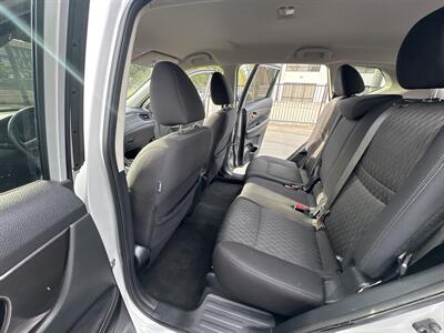 2019 Nissan Rogue SV   - Photo 12 - 