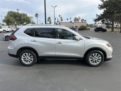 2019 Nissan Rogue SV   - Photo 4 - 