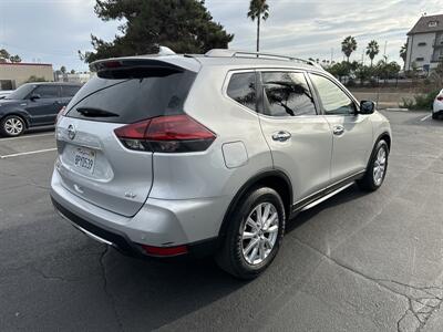 2019 Nissan Rogue SV   - Photo 5 - 