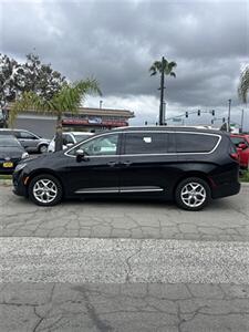 2020 Chrysler Pacifica Limited   - Photo 2 - National City, CA 91950
