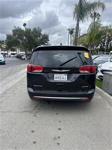 2020 Chrysler Pacifica Limited   - Photo 3 - National City, CA 91950