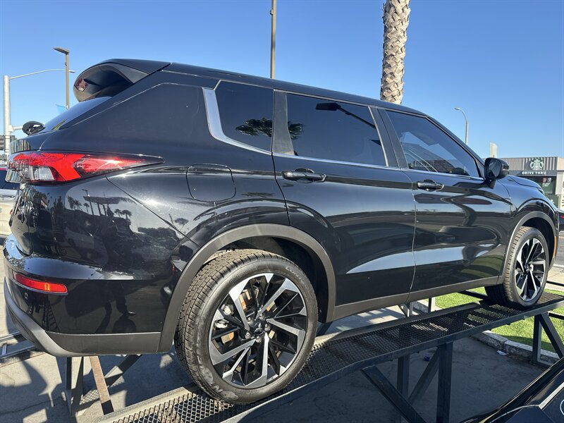 2022 Mitsubishi Outlander ES - Photo 2 -
