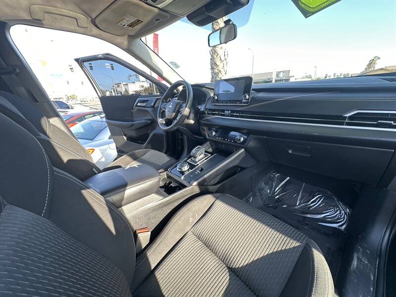 2022 Mitsubishi Outlander ES - Photo 7 -