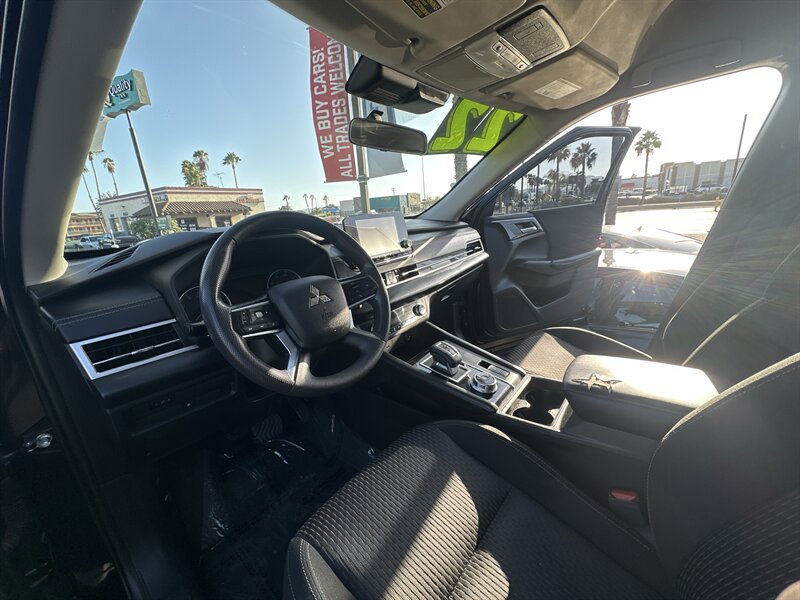 2022 Mitsubishi Outlander ES - Photo 12 -