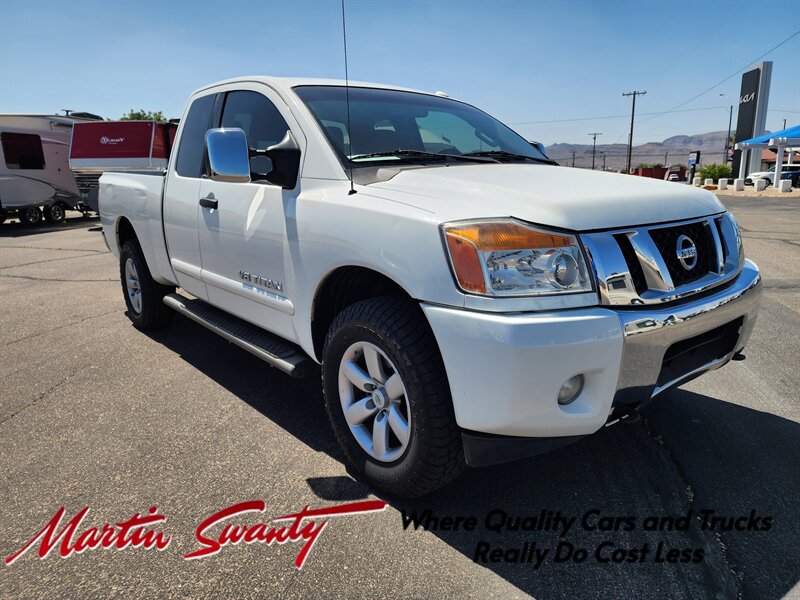 2013 Nissan Titan SV  