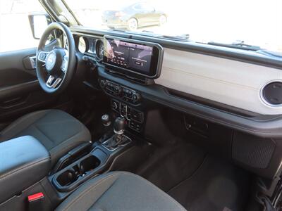 2024 Jeep Wrangler Sahara   - Photo 17 - Lake Havasu Cit, AZ 86403
