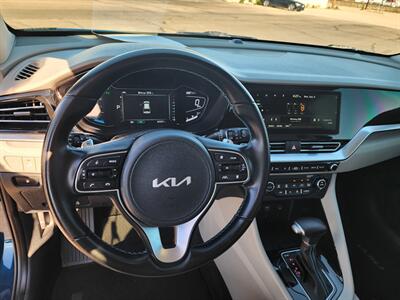 2022 Kia Niro Touring SE   - Photo 2 - Lake Havasu Cit, AZ 86403