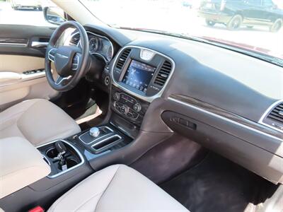 2017 Chrysler 300 Series Limited   - Photo 16 - Lake Havasu Cit, AZ 86403