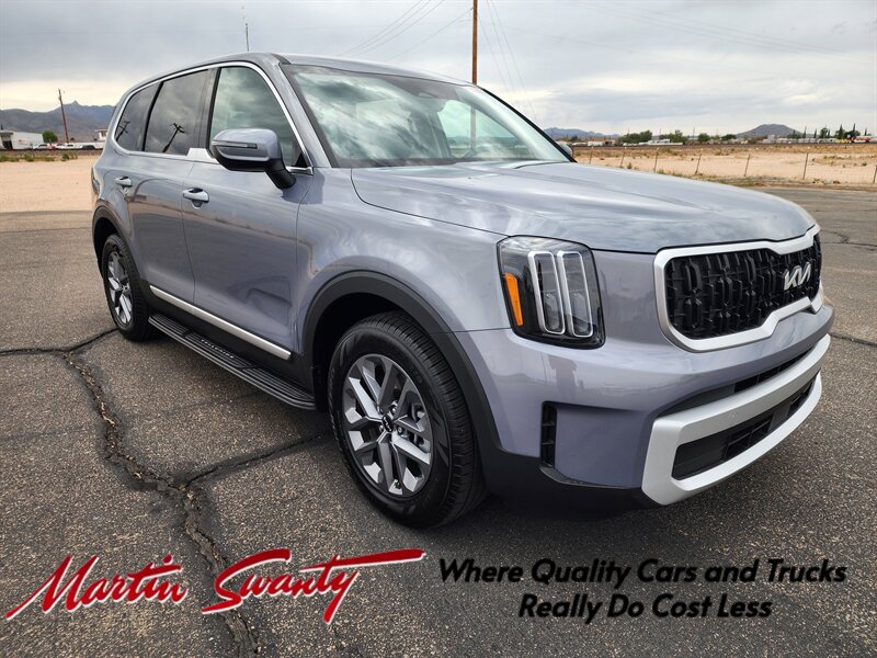 2025 Kia Telluride LX  