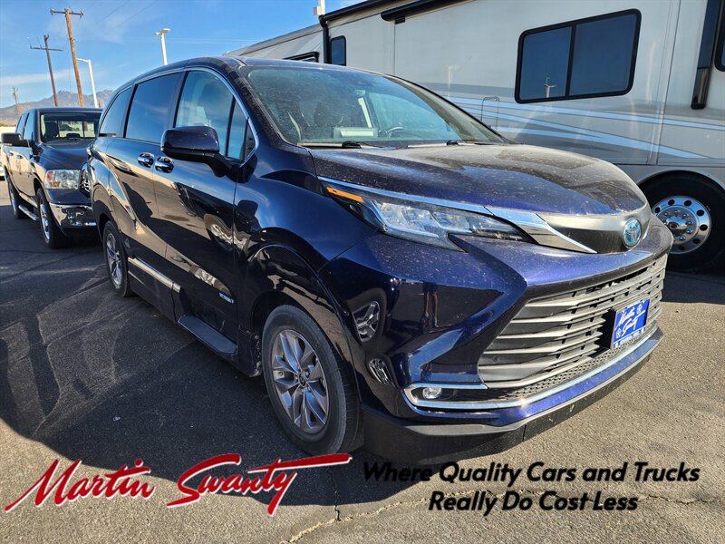 2021 Toyota Sienna XLE - Photo 1 - Lake Havasu Cit, AZ 86403
