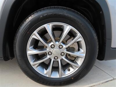 2019 Jeep Cherokee Latitude Plus   - Photo 11 - Lake Havasu Cit, AZ 86403