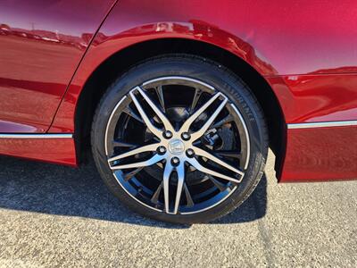 2022 Honda Accord Hybrid Touring   - Photo 8 - Lake Havasu City, AZ 86403