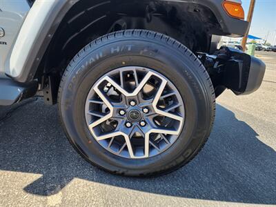2024 Jeep Wrangler Sahara   - Photo 11 - Lake Havasu Cit, AZ 86403