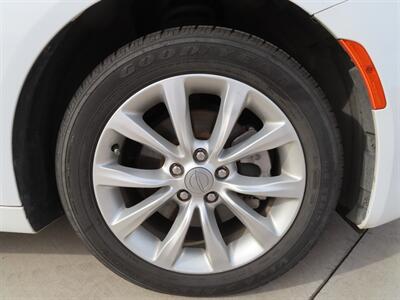 2015 Chrysler 200 C   - Photo 11 - Lake Havasu City, AZ 86403