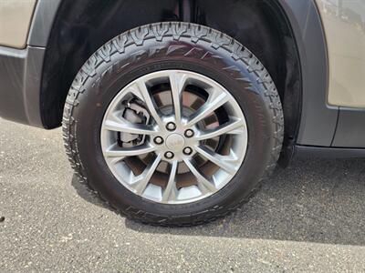 2021 Jeep Cherokee Latitude Plus   - Photo 11 - Lake Havasu Cit, AZ 86403