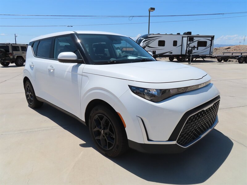 2023 Kia Soul LX - Photo 1 - Lake Havasu Cit, AZ 86403