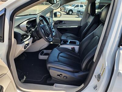 2024 Chrysler Pacifica Touring L   - Photo 16 - Lake Havasu Cit, AZ 86403