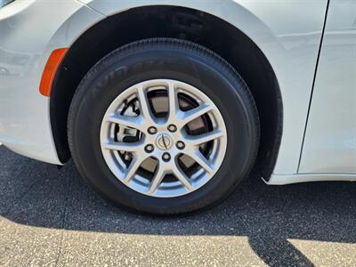 2024 Chrysler Pacifica Touring L   - Photo 9 - Lake Havasu Cit, AZ 86403