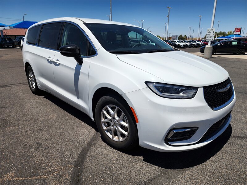 2024 Chrysler Pacifica Touring L - Photo 1 - Lake Havasu Cit, AZ 86403