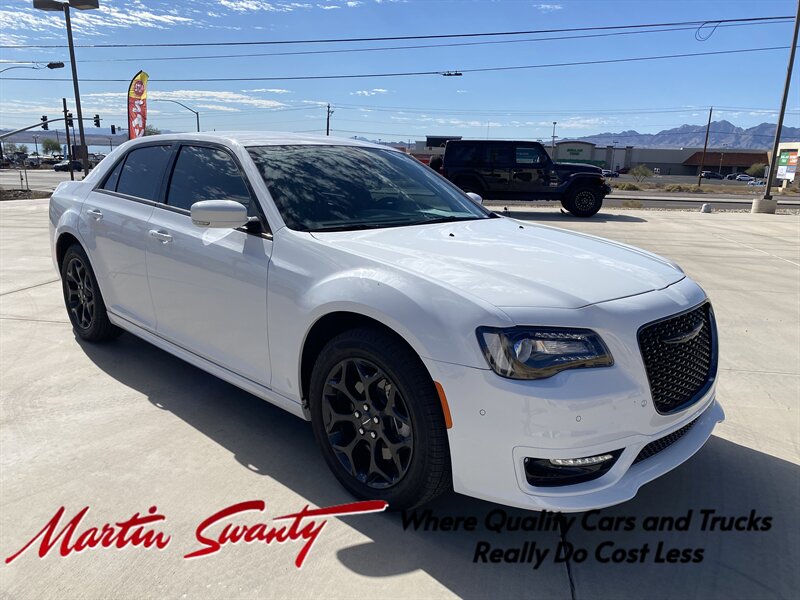 2023 Chrysler 300 Series Touring L  